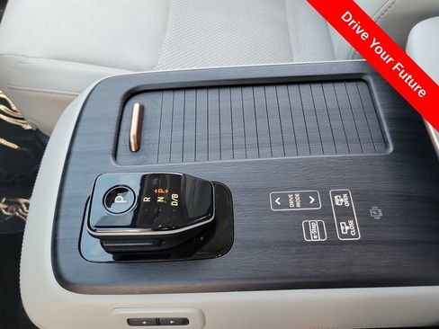Used 2024 Nissan Ariya FWD image 12