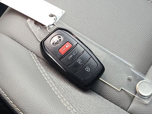 Used 2025 Toyota Camry SE FWD image 27