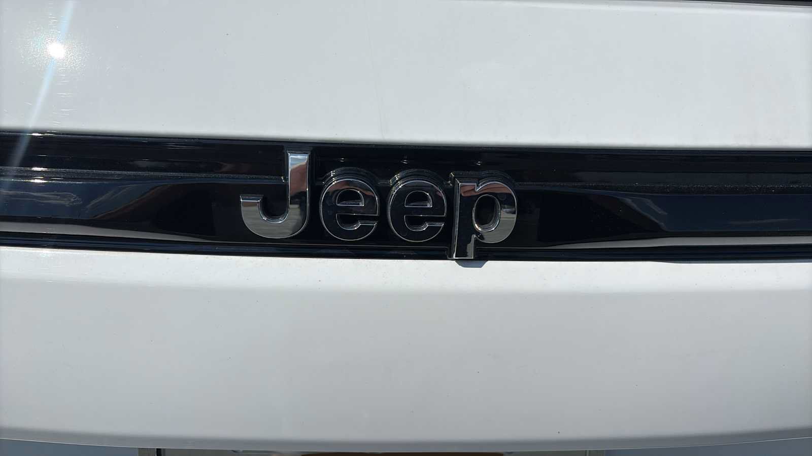 Used 2023 Jeep Grand Cherokee Overland AWD/4WD image 12