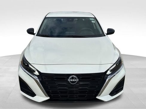 Used 2025 Nissan Altima 2.5 SV image 2