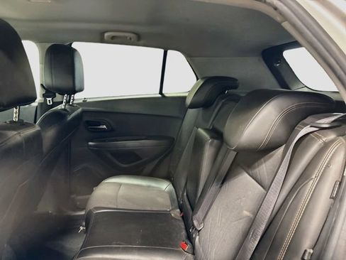 Used 2018 Chevrolet Trax LT w/ LT Convenience Package AWD/4WD image 19