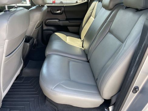 Used 2019 Toyota Tacoma TRD Off-Road RWD image 14