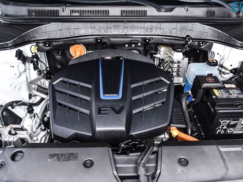 Used 2023 Hyundai Kona SE w/ Cargo Package FWD image 11