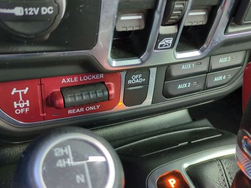 Certified 2025 Jeep Wrangler Willys image 18