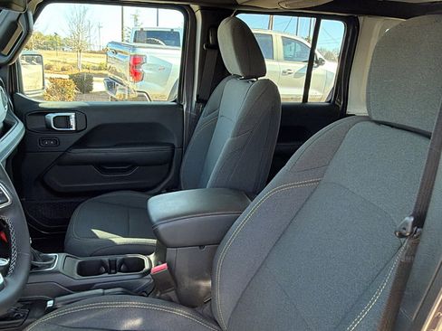 Used 2025 Jeep Wrangler Sahara 4xe image 17