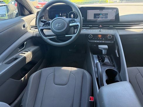 Used 2024 Hyundai Elantra SEL FWD image 22
