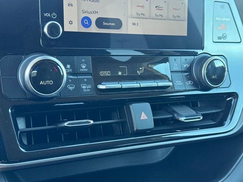 Used 2023 Toyota Highlander L image 24