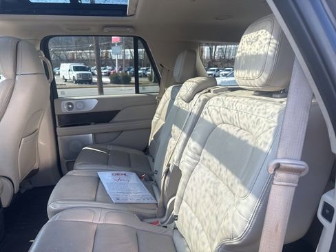 Used 2021 Lincoln Navigator Reserve w/ Luxury Package image 23