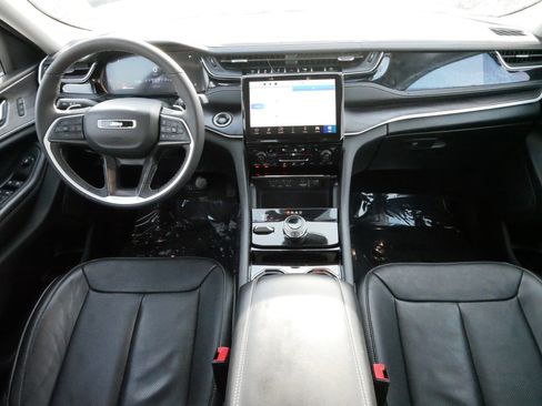 Used 2023 Jeep Grand Cherokee Limited w/ Luxury Tech Group II image 11