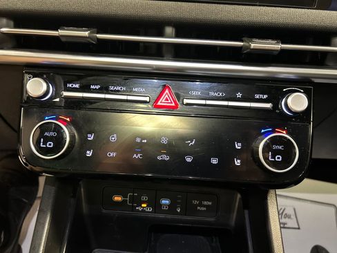 Used 2025 Hyundai Santa Cruz Limited image 17