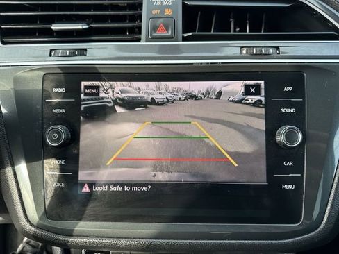 Used 2020 Volkswagen Tiguan SE w/ Panoramic Sunroof Package FWD image 25