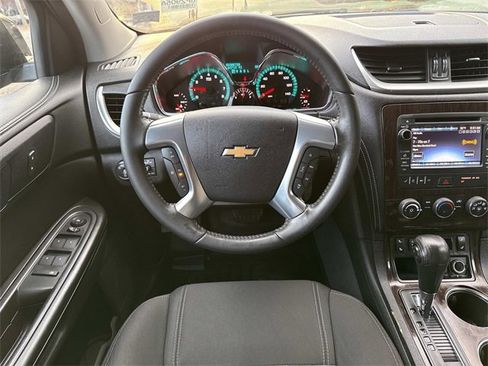 Used 2016 Chevrolet Traverse LT w/ Style and Technology Package image 12