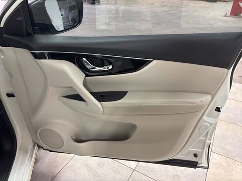 Used 2019 Nissan Rogue Sport SL w/ Premium Package image 18