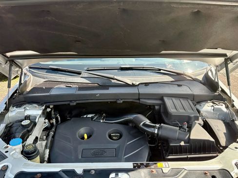 Used 2014 Land Rover LR2 HSE image 9