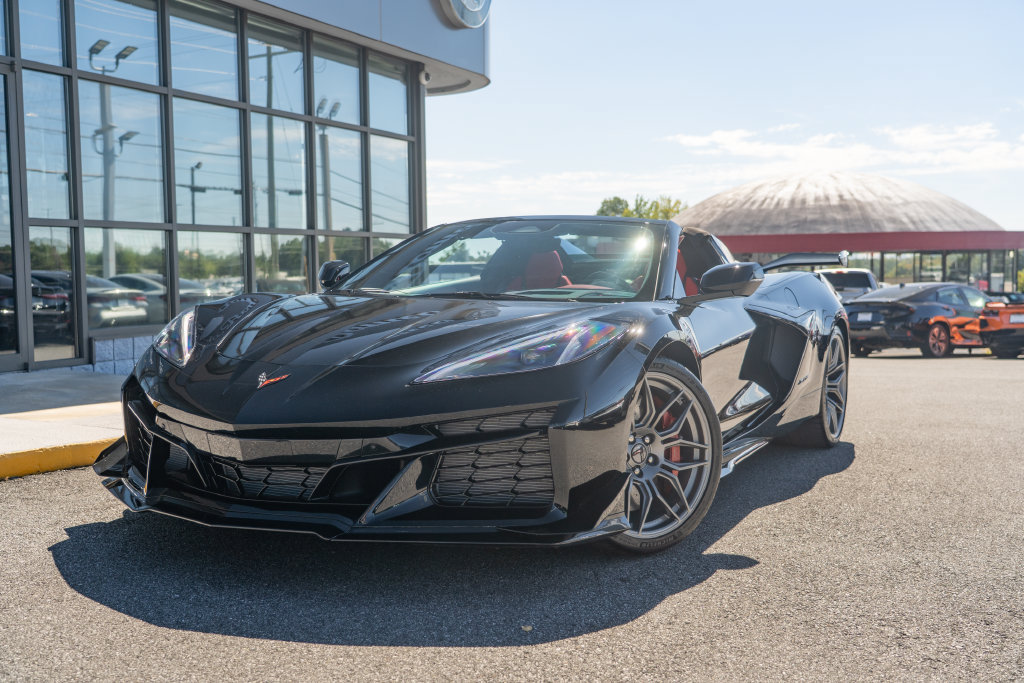 Used 2026 Chevrolet Corvette Z06 w/ Z07 Performance Package RWD image 3