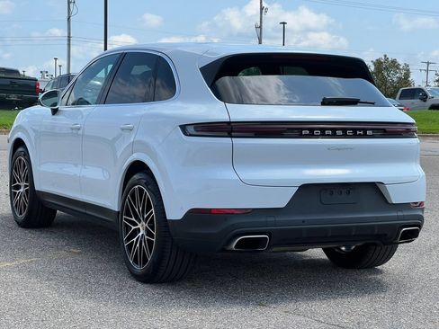 Used 2025 Porsche Cayenne AWD/4WD image 9
