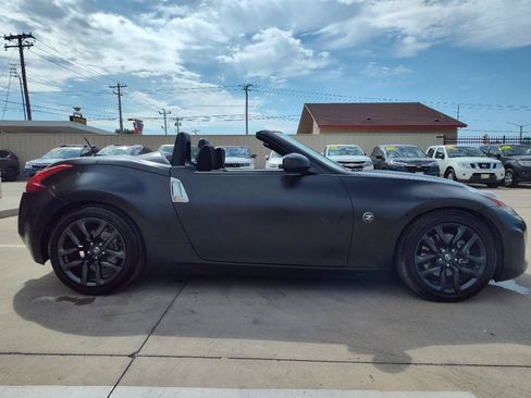 Used 2015 Nissan 370Z Roadster RWD image 3