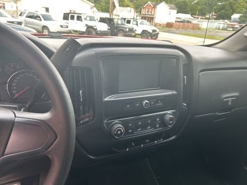 Used 2017 Chevrolet Silverado 1500 Custom w/ Custom Convenience Package AWD/4WD image 9