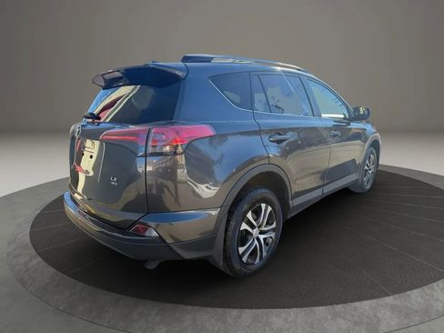 Used 2018 Toyota RAV4 LE image 5