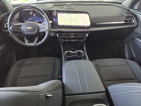 Used 2025 Chevrolet Traverse LT w/ Enhanced Driving Package FWD image 15
