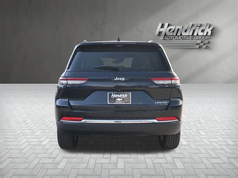 Used 2023 Jeep Grand Cherokee Limited w/ Luxury Tech Group II image 9
