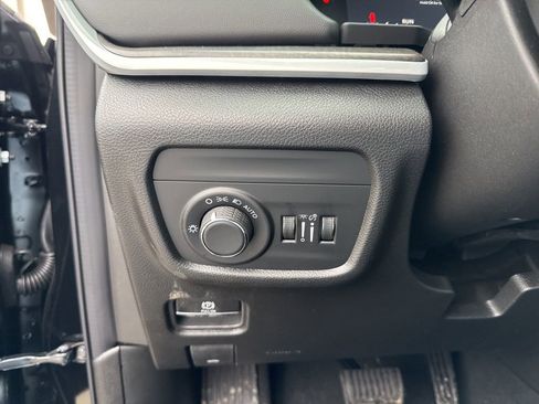 New 2026 Jeep Grand Cherokee Altitude image 17