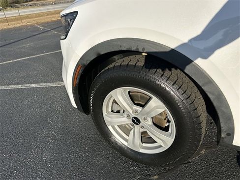 Used 2022 Kia Sorento LX image 17