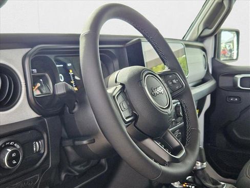 New 2025 Jeep Gladiator Sport image 3