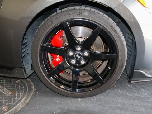 Used 2019 Ford Mustang Shelby GT350R w/ GT350R Equipment Group 920A RWD image 35