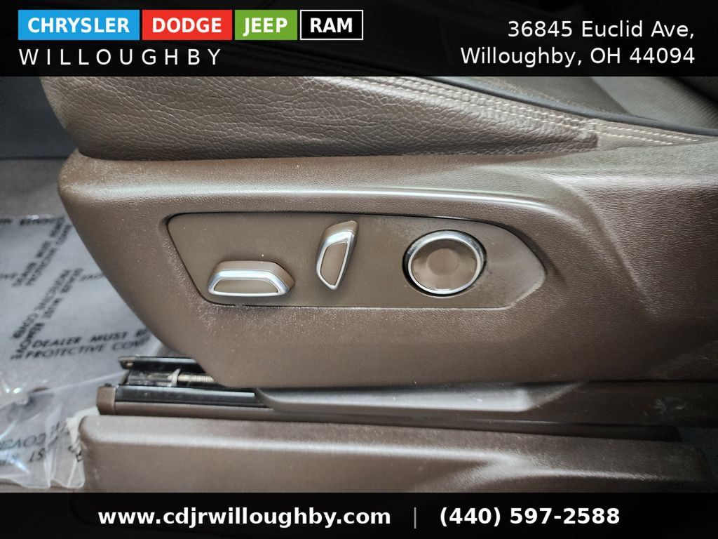 Used 2023 GMC Yukon Denali AWD/4WD image 16
