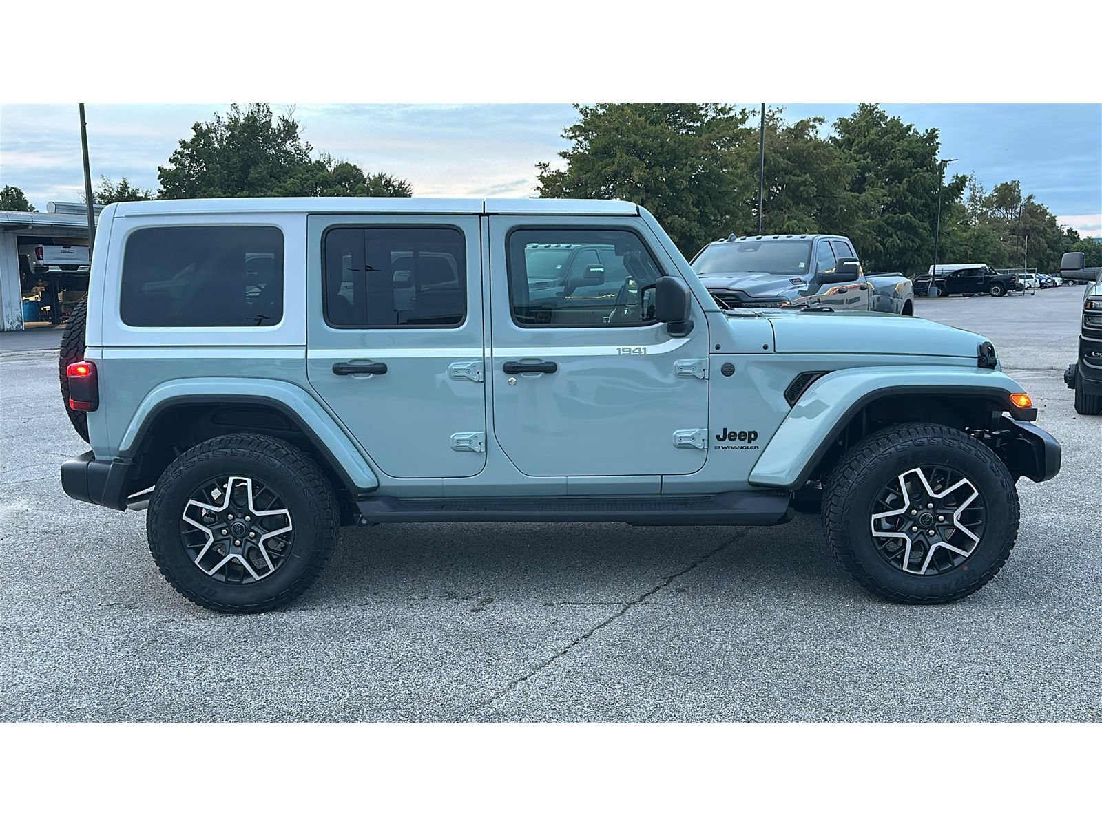 New 2027 Jeep Wrangler Unlimited Sahara AWD/4WD image 7