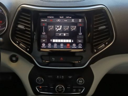Used 2019 Jeep Cherokee Limited FWD image 4