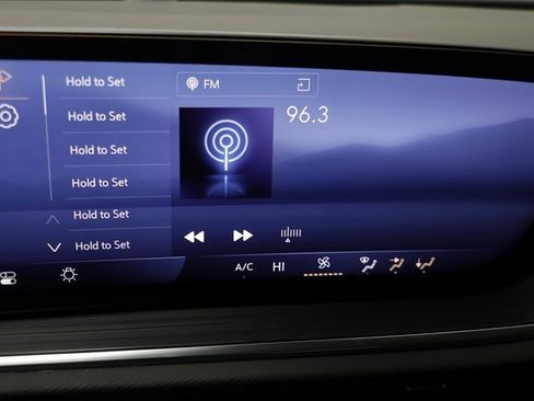 Certified 2025 Buick Envision Preferred image 9