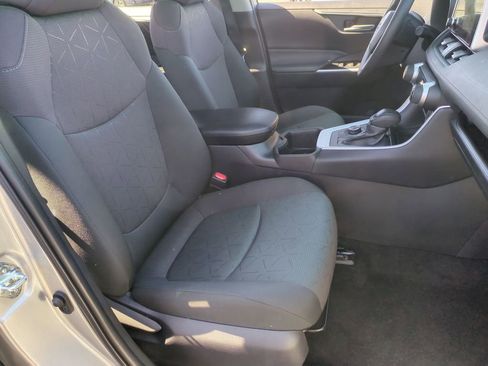 Used 2025 Toyota RAV4 XLE AWD/4WD image 31