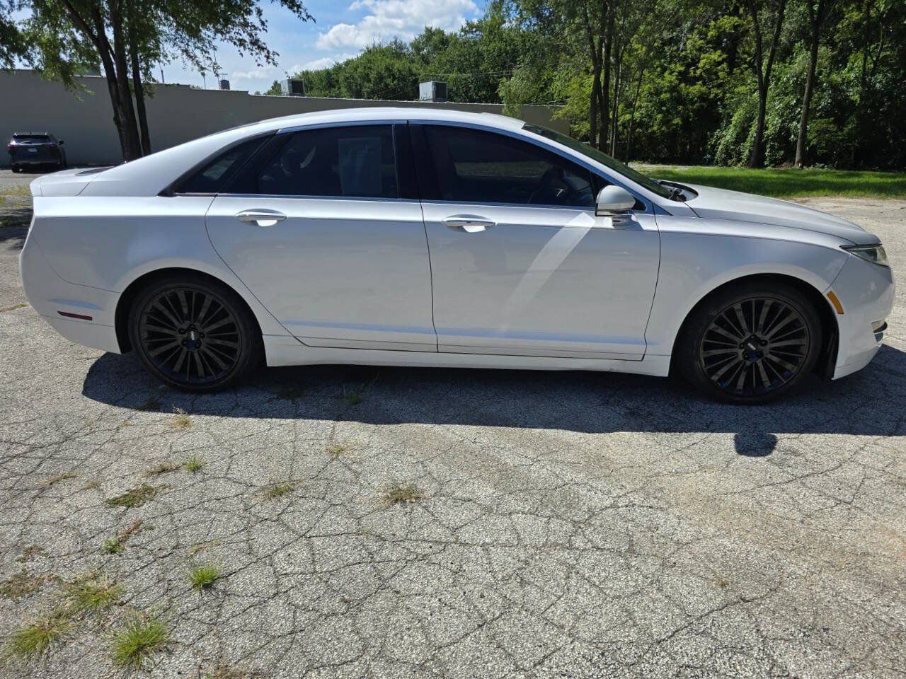 Used 2013 Lincoln MKZ FWD image 4
