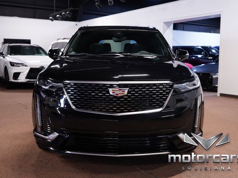 Used 2022 Cadillac XT6 Premium Luxury w/ Technology Package image 2