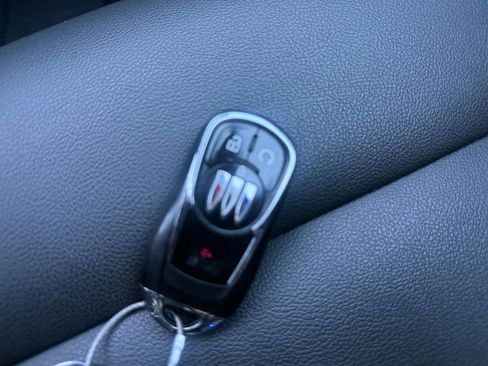 Used 2025 Buick Envista Sport Touring image 22