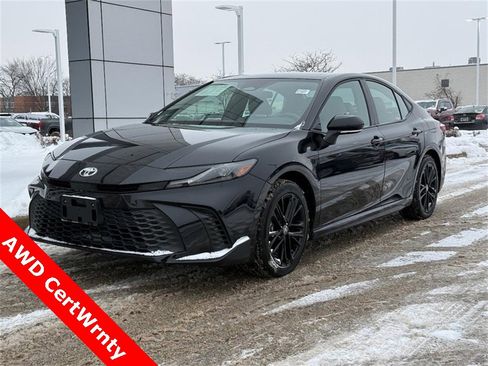 Used 2025 Toyota Camry SE image 7