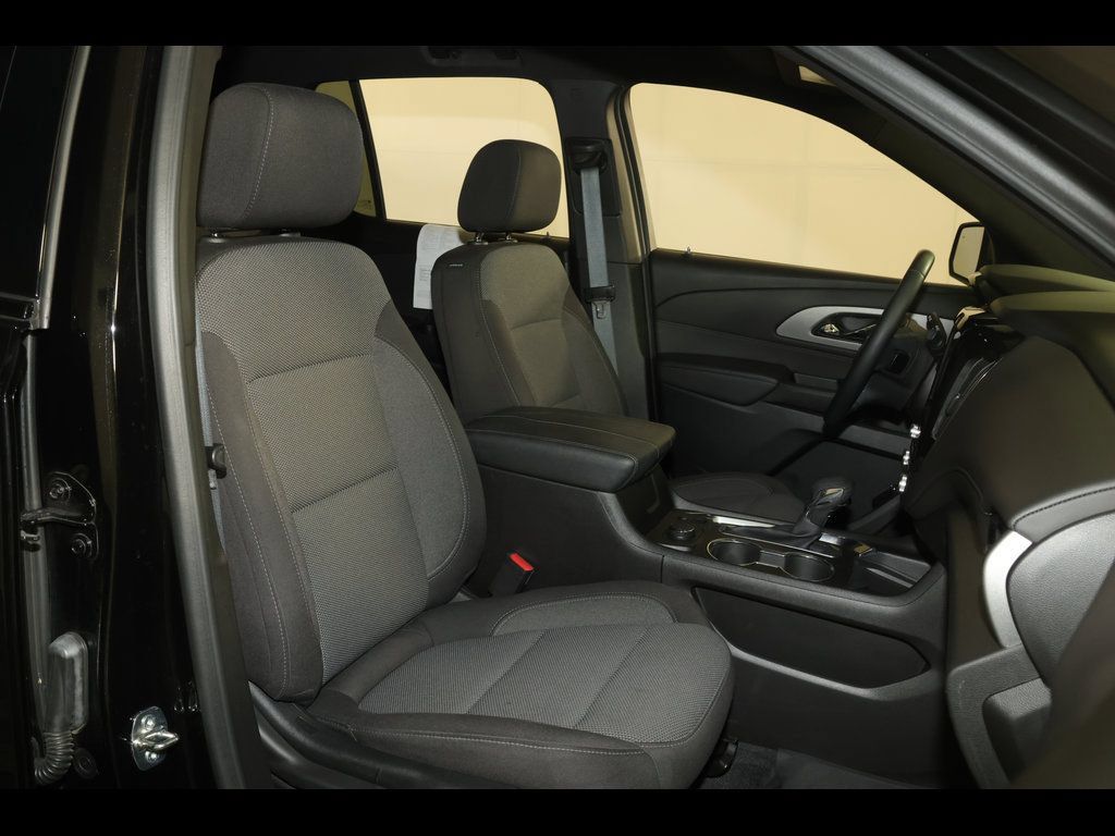 Used 2023 Chevrolet Traverse LT FWD image 32