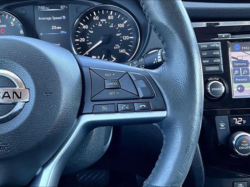 Used 2017 Nissan Rogue SV AWD/4WD image 19