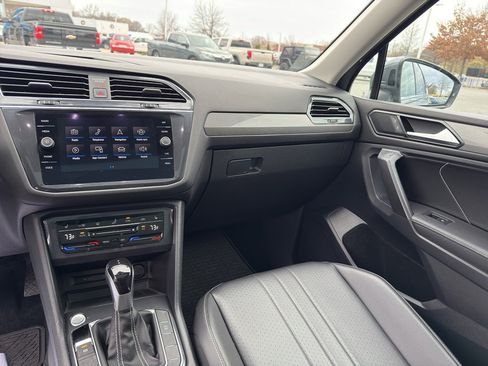 Used 2022 Volkswagen Tiguan SE image 27