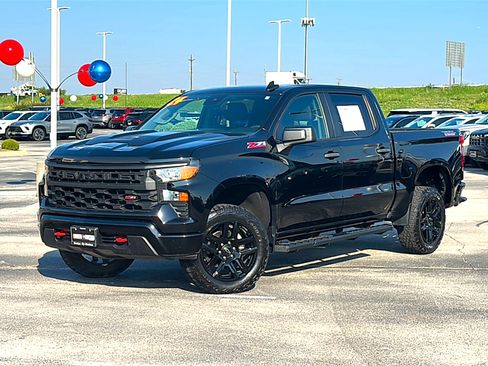 Used 2024 Chevrolet Silverado 1500 Custom Trail Boss AWD/4WD image 2