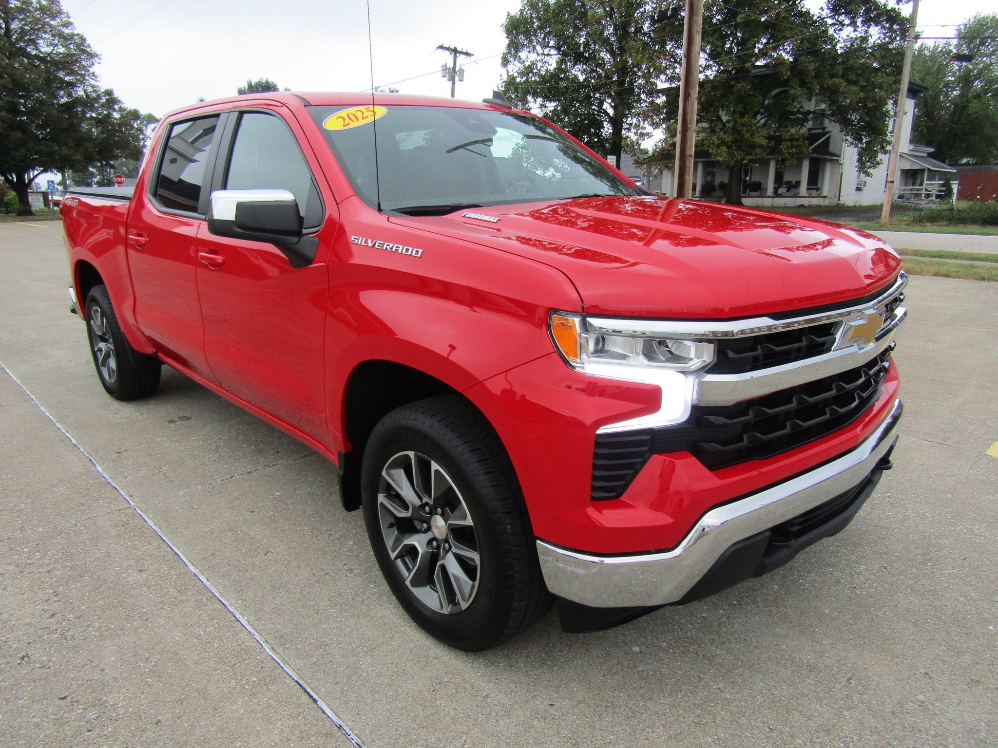 Used 2025 Chevrolet Silverado 1500 LT AWD/4WD image 1