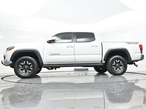 Used 2017 Toyota Tacoma TRD Off-Road image 45