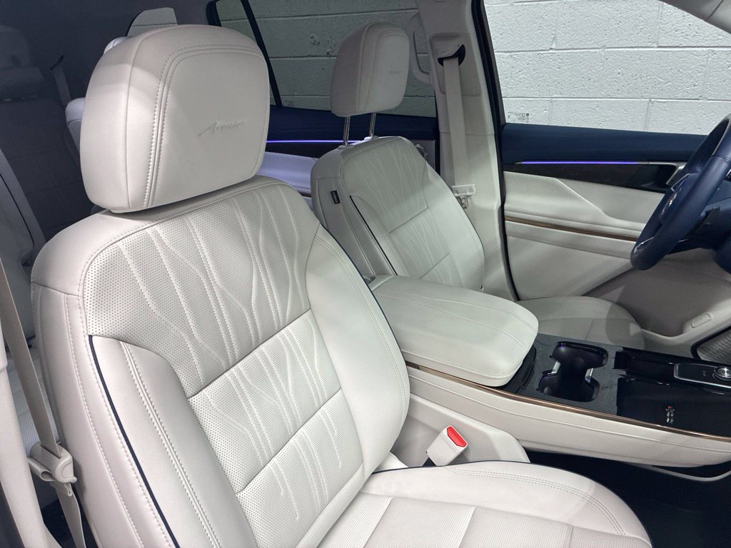 Used 2026 Buick Enclave Avenir w/ Super Cruise Package AWD/4WD image 10