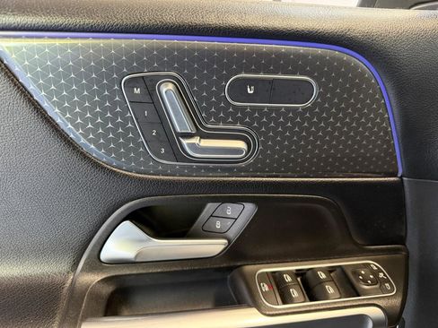 Used 2025 Mercedes-Benz GLB 250 4MATIC image 12
