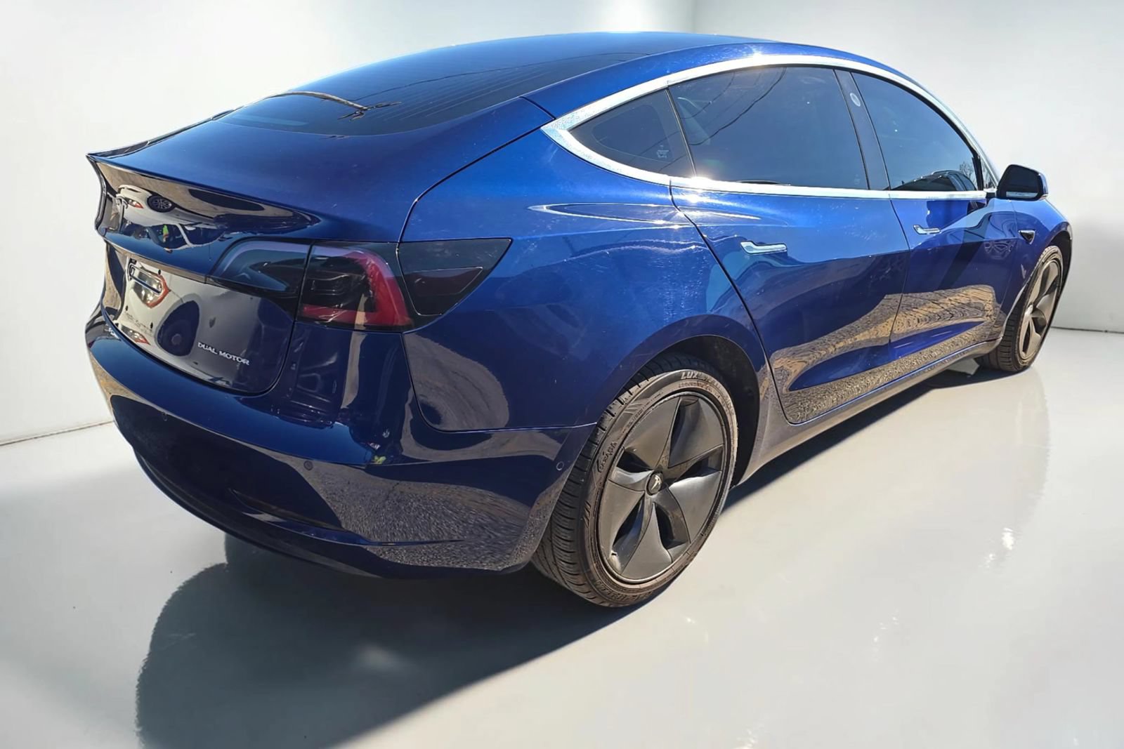Used 2018 Tesla Model 3 Long Range AWD/4WD image 2