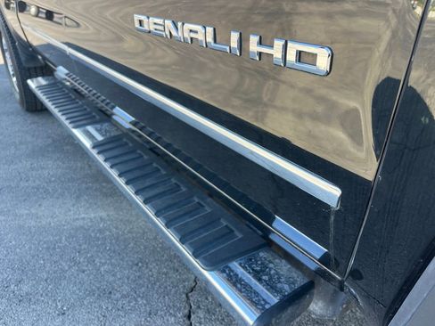 Used 2017 GMC Sierra 2500 Denali w/ Duramax Plus Package AWD/4WD image 6