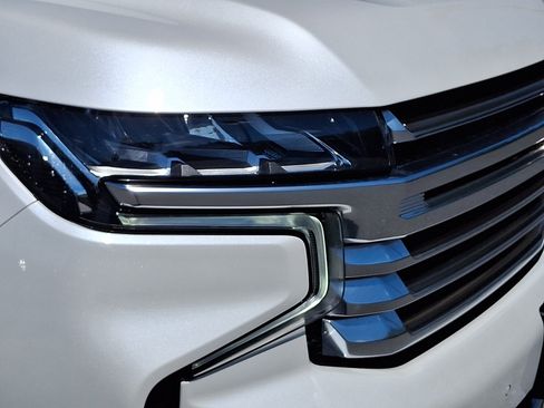 Certified 2023 Chevrolet Tahoe High Country w/ Advanced Technology Package AWD/4WD image 9