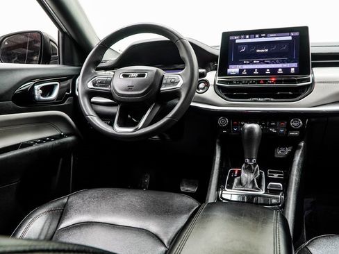 Used 2024 Jeep Compass Limited image 19